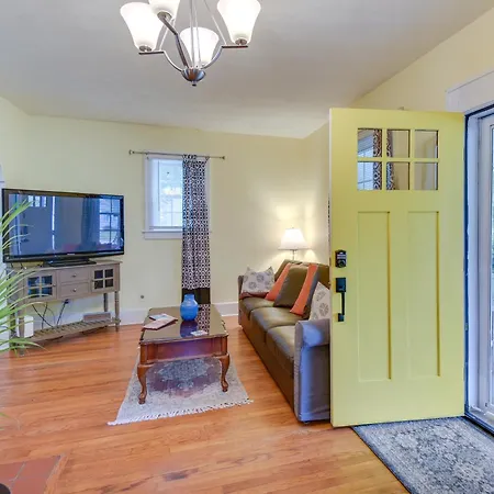 Charming Hampton Home About 7 Mi To Buckroe Beach!